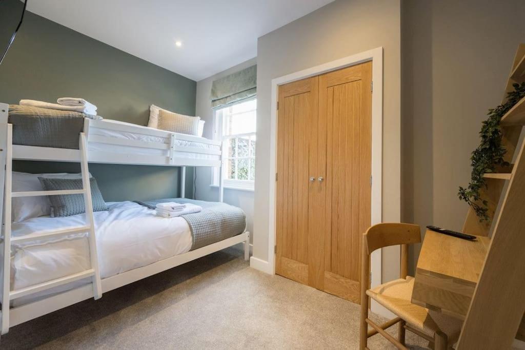 The Lettered Board Apartments Pickering Extérieur photo