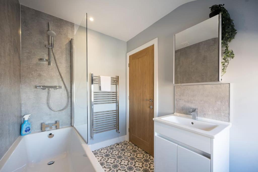 The Lettered Board Apartments Pickering Extérieur photo
